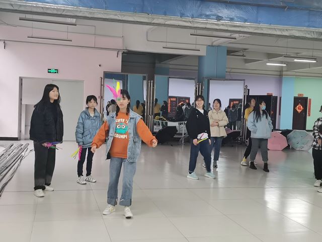 【完满班级】参与体育运动 享受快乐生活——外国语言文学系英语2002班、英语2005班完满班级活动