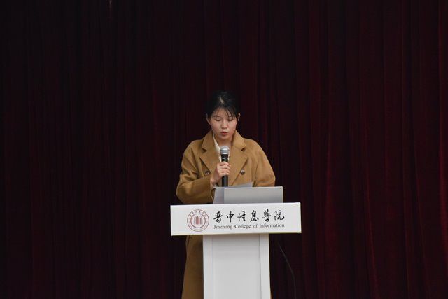 超级演说家 感恩故事汇——食品与环境学院绿“环”梦“净”服务队系列活动