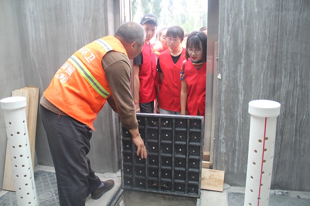 垃圾分类建设忙 绿色胡村在行动