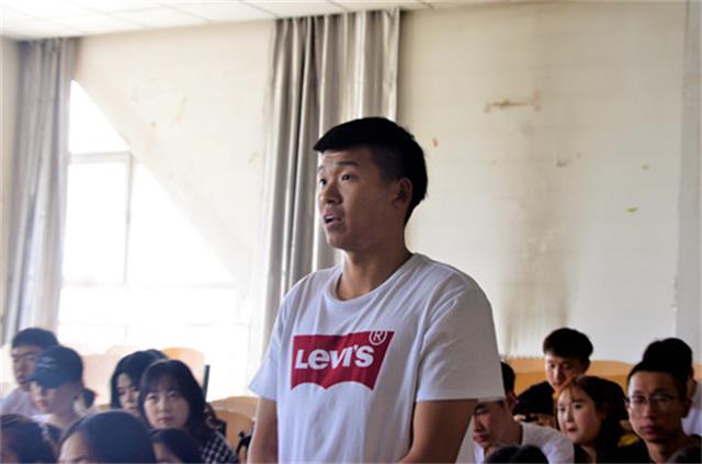 淬炼青年精神 铭刻青春之志——淬炼商学院召开2018—2019学年干部培训会