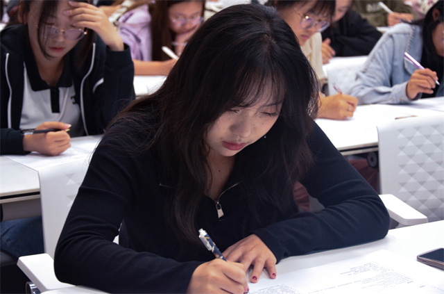 学霸团中谁最强 擂台赛上争高低——淬炼·国际商学院首届学霸团比赛