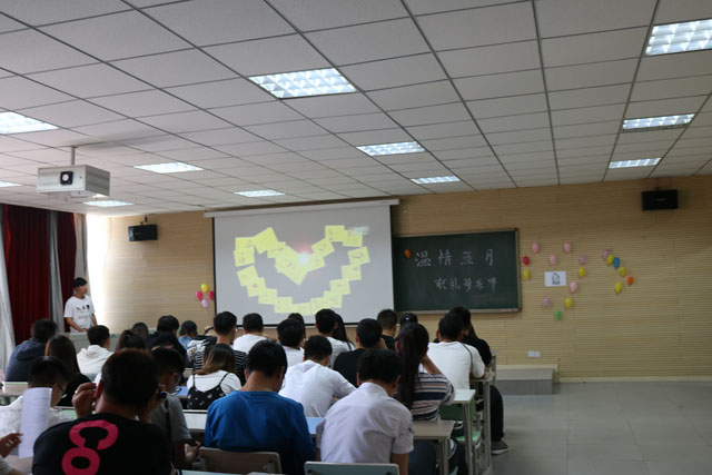 【完满班级】艺术传媒系14级、15级视觉专业开展温情五月“献给最伟大的她”主题系列活动