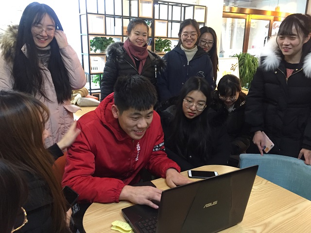 【完满班级】P我所想  为我所用——信管1701班举办“创意P图展”主题活动