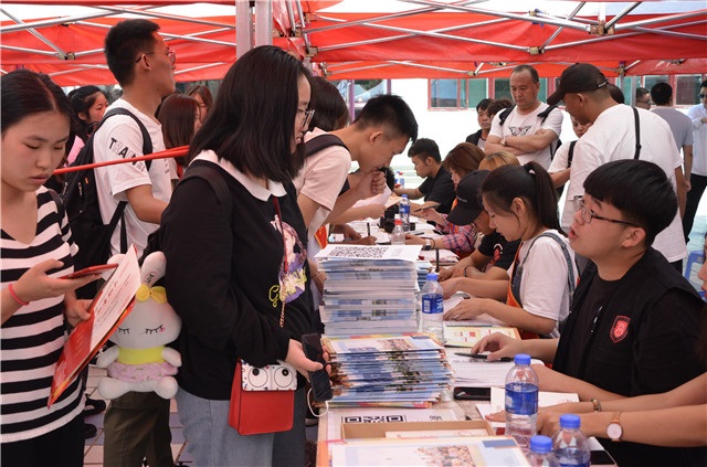 我校各院系顺利完成2019年迎新工作