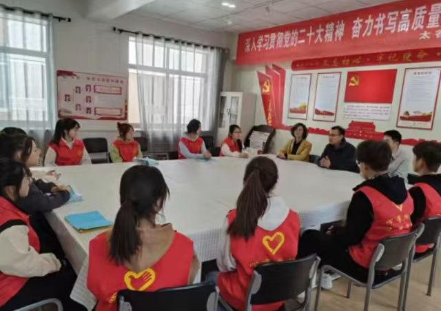 春日暖童心 小教师护成长——艺术传媒学院“七彩故事会”儿童成长关爱行动