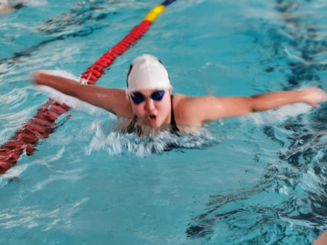 闪光的信院第249期:“泳”往直前的她们用热爱书写青春