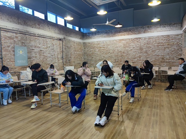 【完满班级】赏析经典电影 品味艺术人生——远景2001班11月完满班级活动