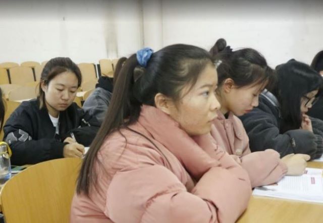 【辅导员说完满】传递读书观 书香伴我行——商务英语学院2020级辅导员说完满