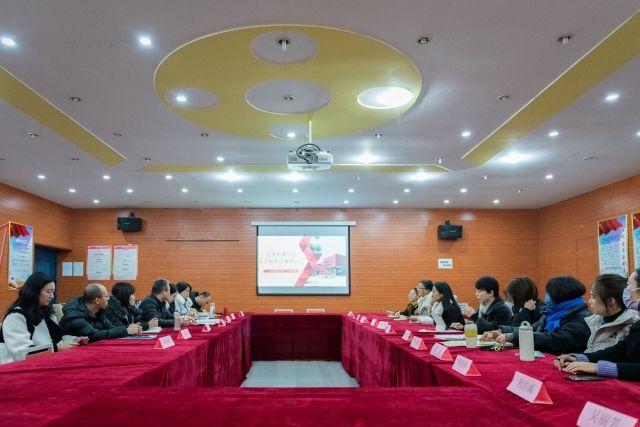 坚守信念永不停步 培养“顶天立地”的艺术人才——艺术传媒学院人才培养方案研讨会