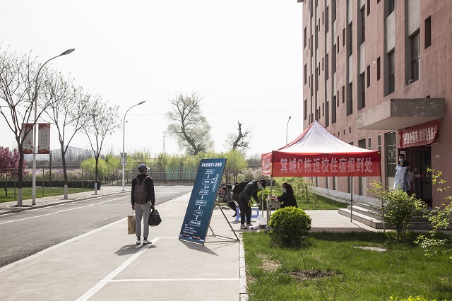 学工系统为首批毕业年级学子“回家”保驾护航