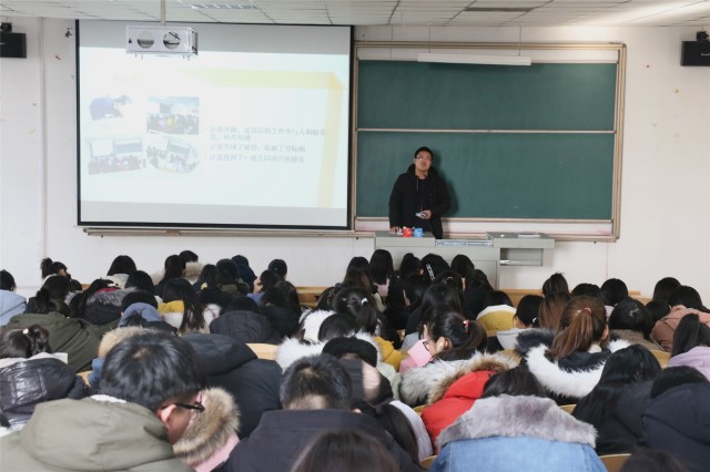 【辅导员说完满】魅力社团 青春同行——外语系开展18级辅导员说完满之“缤纷社团  精彩绽放”