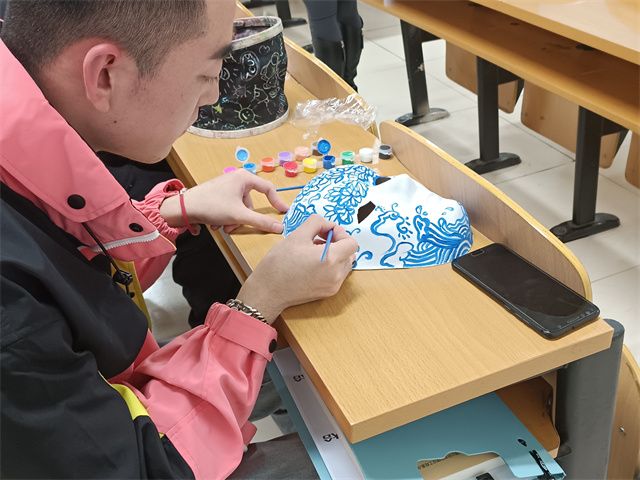 用心蔓延经典 用行点燃国粹——艺术传媒学院第五届“传媒杯”原创脸谱大赛