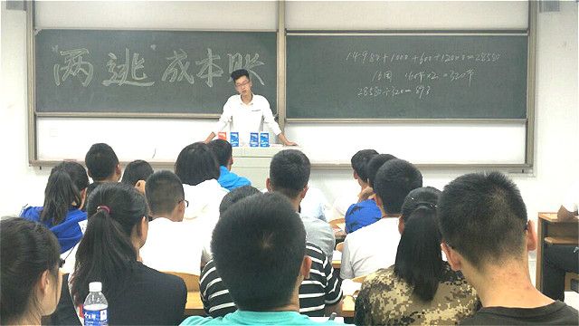 大学 放飞自我 今天你逃了吗 ——经济管理系举办2017级“两逃”成本帐核算宣讲