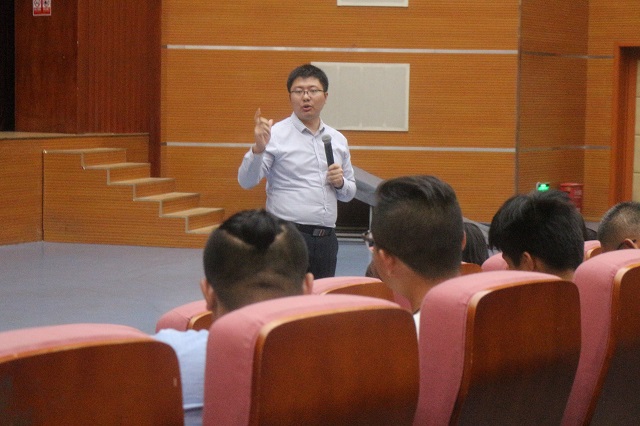 皇家信院“上头条” 大学的另一种可能——环科系举办2017级新生完满教育宣讲大会
