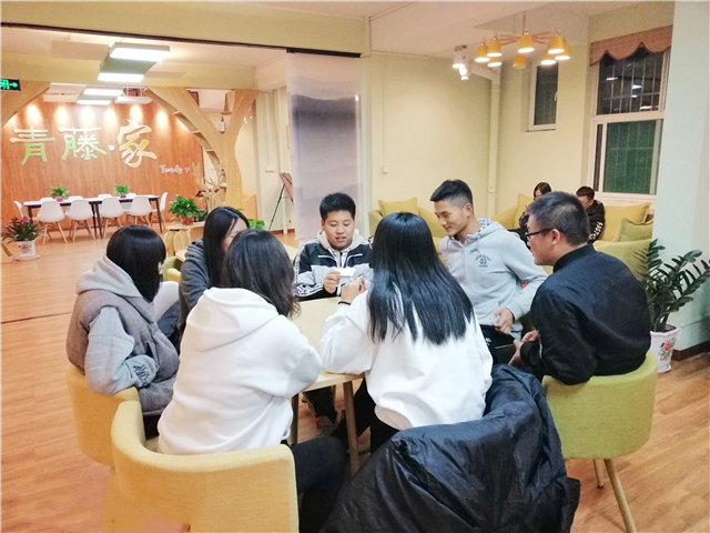 【完满班级】欢笑度深秋 战场争英雄 ——网工1802“艺彩飞扬”三国杀活动