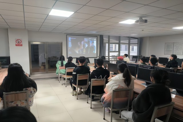 观红色电影 燃爱国情怀——大数据学院、信息工程学院红色主题观影活动和分享会