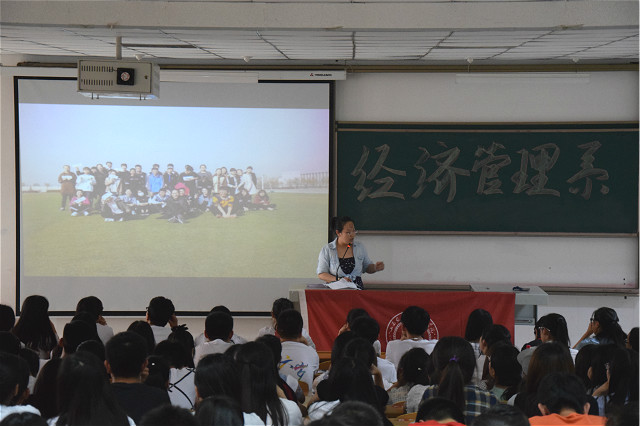 【辅导员说完满】愿你努力成长 愿你荣耀加身——经济管理系2016级辅导员说完满