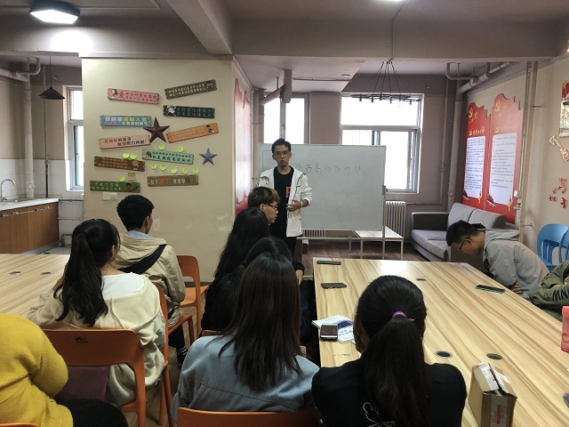 【完满班级】“沐浴书香 与书为伴”之读书分享会——软件1802班完满班级活动