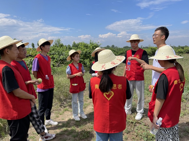 【三下乡】走进田间忆苦思甜 绽放青春使命在肩——大数据学院、信息工程学院“乡村振兴·青年先行”实践团暑期社会实践纪实(五)