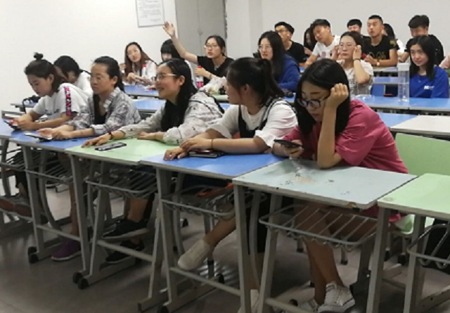 【完满班级】歌声余音绕梁 三日不绝 请细细听来——艺术传媒学院服装1701班、产品1701班举办完满班级活动