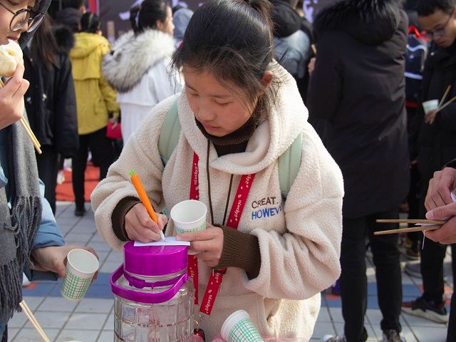 品佳酿之甘液 享珍馐之美味——食品与环境学院第二届“舌尖上的诱惑”DIY美食慈善品鉴会