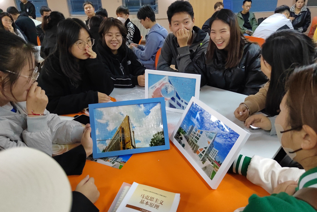 心中母校情 手中校园景 憧憬留学梦——淬炼·国际商学院FOM项目开展拼图大赛