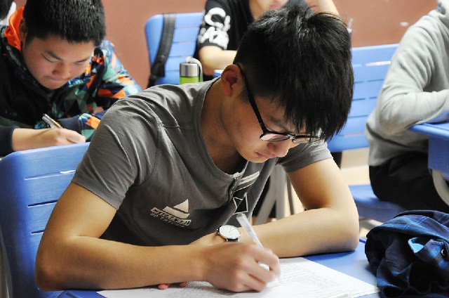 【完满班级】绘出真诚 考而有信——艺术传媒系产品1701班、服装1701班举办诚信考试完满活动