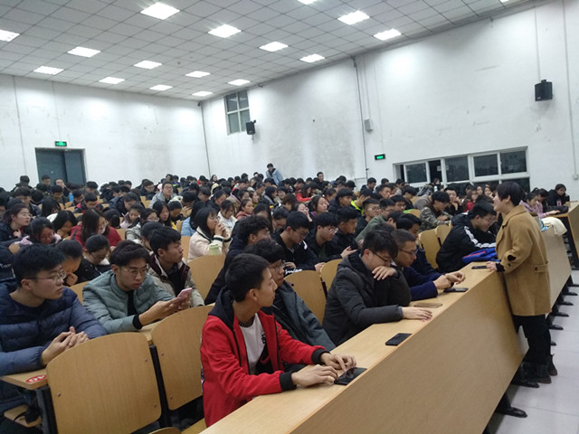 【辅导员说完满】弘扬宪法精神 提升法制意识——大数据学院、信息工程学院开展辅导员说完满活动