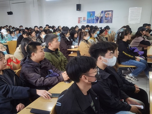 【辅导员说完满】全国脱贫攻坚楷模事迹与精神学习会——食品与环境学院2020级辅导员说完满