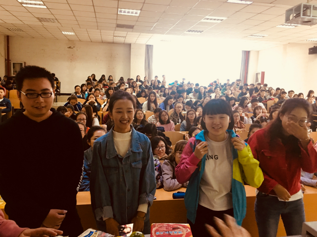 【辅导员说完满】又是一年中秋到 佳节欢笑洒财务——淬炼商学院“辅导员说完满”专题活动（二）