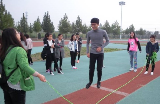 【完满班级】水滴凝聚江海 体育精神建设团结集——淬炼商学院“体”味青春主题活动（七）体