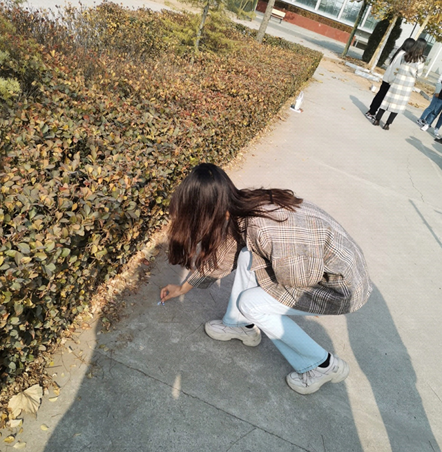 【完满班级】传正能 扬新风——艺术传媒学院环设1904班校园卫生清理活动