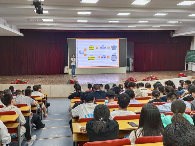 【辅导员说完满】明辨是否远离诈骗 做一个眼中有光的人——智能工程学院22级辅导员说完满