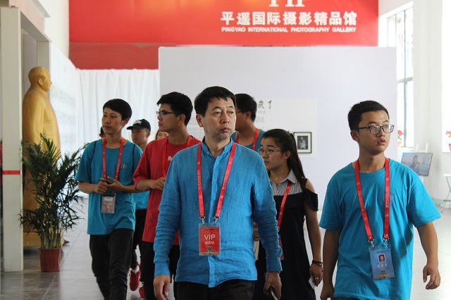 精英倍现势恢弘 人群熙熙慕古风——平遥国际摄影大展志愿服务工作（四）