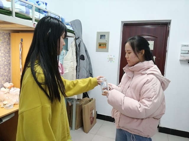 【完满班级】“感恩于心  回报于行”手工制作 ——大数据学院、信息工程学院数字1901班完满班级活动