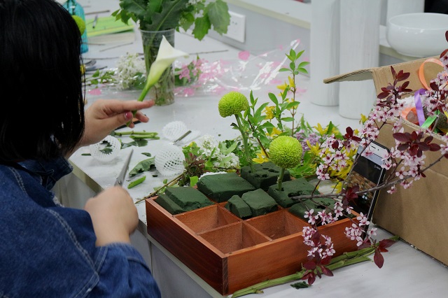【社团快讯】寻找花卉中一抹生活的律动——插花社插花活动