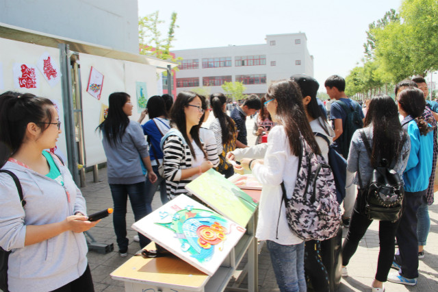 【缤纷百团】传承国艳展手工  慧心巧思夺天工