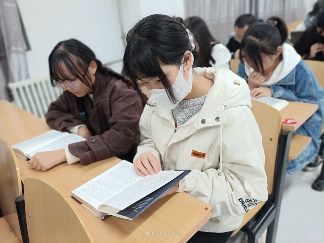 【学长计划】晚风萦浸耳畔 感悟书中百味——经济与管理学院开展“博通经籍”·“阅读大咖之经典,思学践悟之笃行”学长计划第十期第四讲