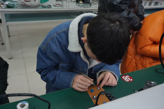 LED工艺实践 感受专业魅力——大数据学院、信息工程学院首届工科专业节之专业实践活动