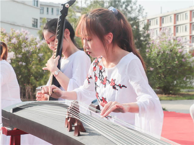 丁香满园流光色 诗词如韵 待你感受——“最美四月天”丁香诗会