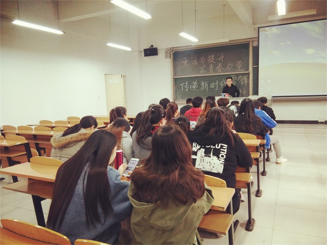 【完满班级】倡“钉子”精神 一面挤 一面钻——机电工程系工设1601班举办完满班级活动