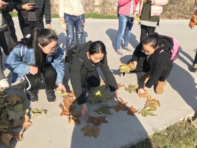 【完满班级】还校园一片美景  寄寒冬一颗爱心——外国语言文学系11月完满班级活动