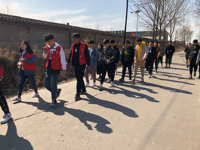 【完满班级】真情暖万家 青春见行动——艺术传媒学院环境设1802班举办下乡支教活动