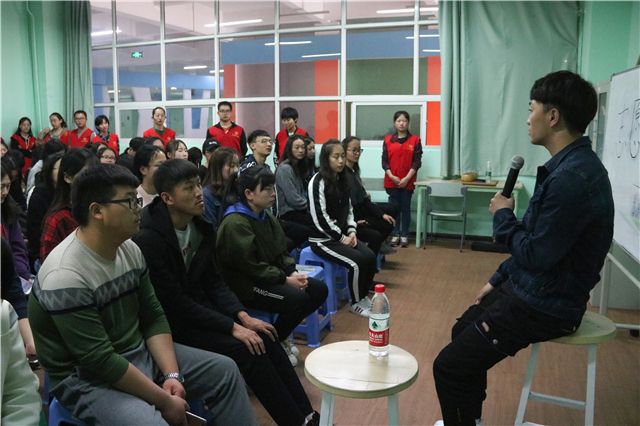 【信院力量·青联】志愿助力雷锋月 青春书写温暖情