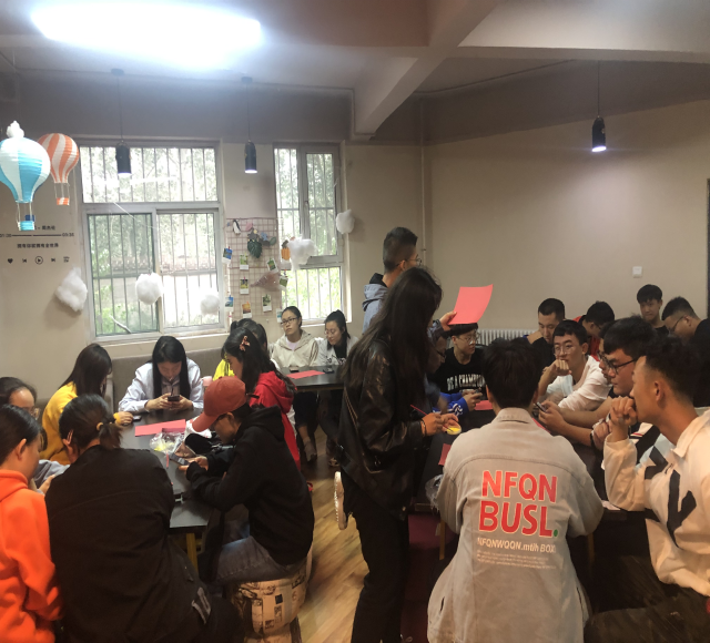 【完满班级】爱国情 系国旗——数据1802班完满班级