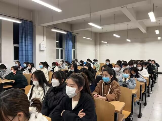 【辅导员说完满】后浪时代 做浪潮中的一朵浪花——经济与管理学院