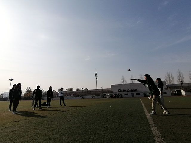 【完满班级】“遇见体育 活力无限”——艺术传媒学院视觉2004班丢沙包趣味竞赛