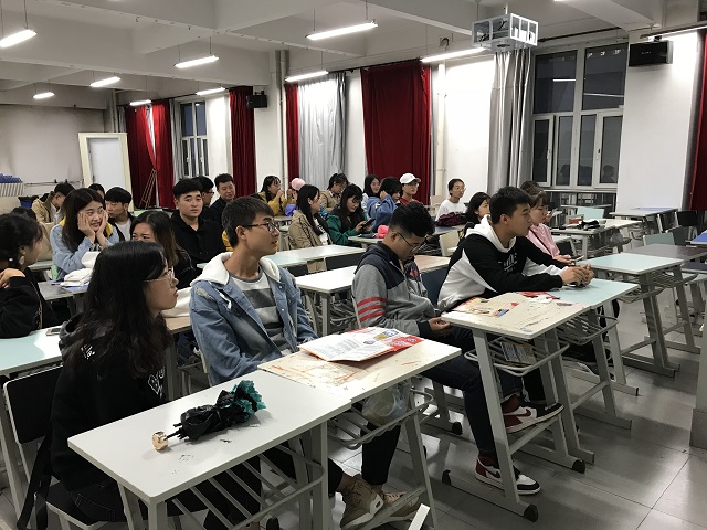 【完满班级】点亮一盏灯 温暖一颗心——艺术传媒系视觉1701班举办完满班级活动