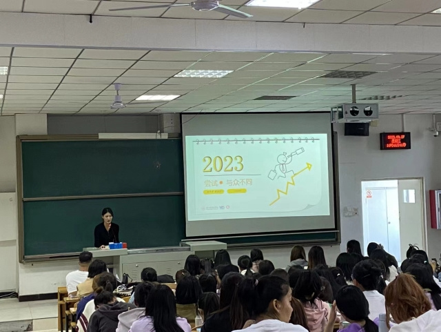 怀着太阳的热情 奔赴人生的宽广——商务英语学院九月辅导员说完满合集