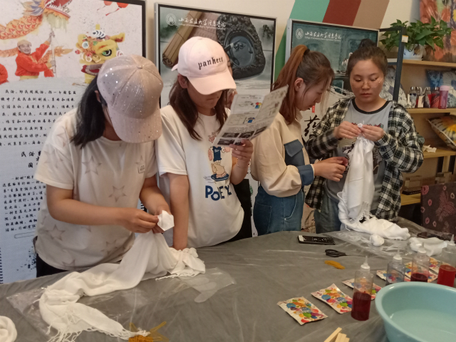 【1+1＞2】领略非遗文化 打造特色校园——用心感受指尖上的魅力之扎染体验第二期